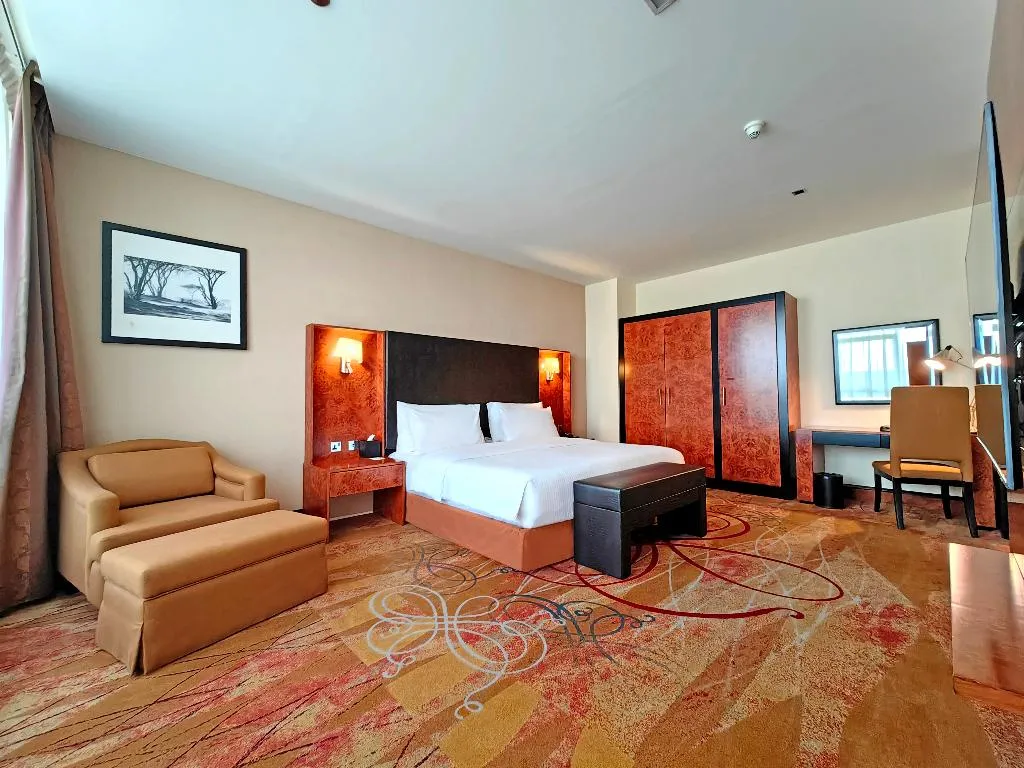 DOUBLE CLUB Room, Millennium Airport Hotel Dubai, Dubai