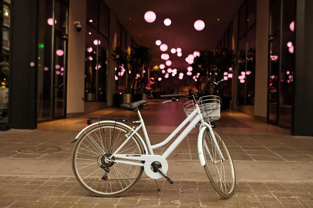 Sports and Entertainment, Moxy Athens City, Athens