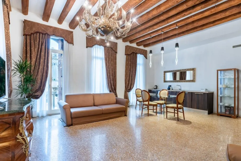 APARTMENT DELUXE CAPACITY 4 Room, San Teodoro Palace  - Luxury Apartments, Venice