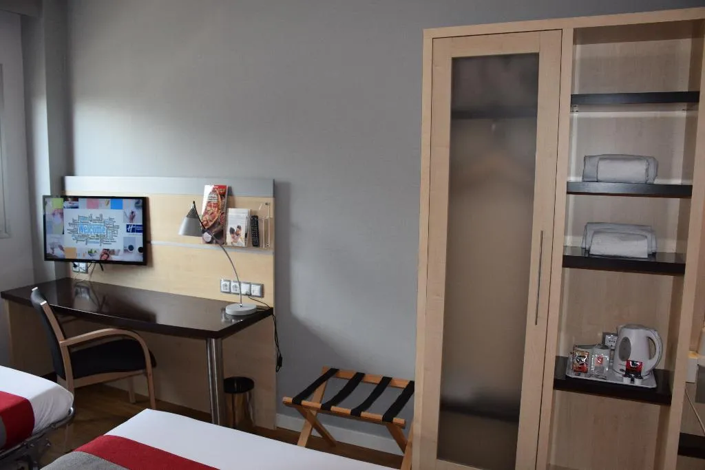 Double or Twin STANDARD Room, Holiday Inn Express Madrid Rivas, Madrid