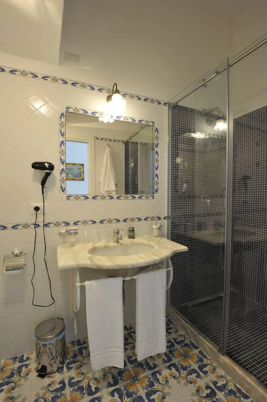 Room, Surriento Suites, Naples