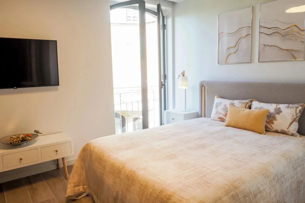 STUDIO WITH BALCONY Room, Ria Centrum - Smart Residence, Porto