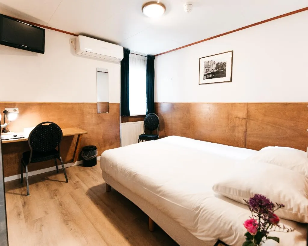 DOUBLE STANDARD Room, Hotel Van Gelder, Amsterdam