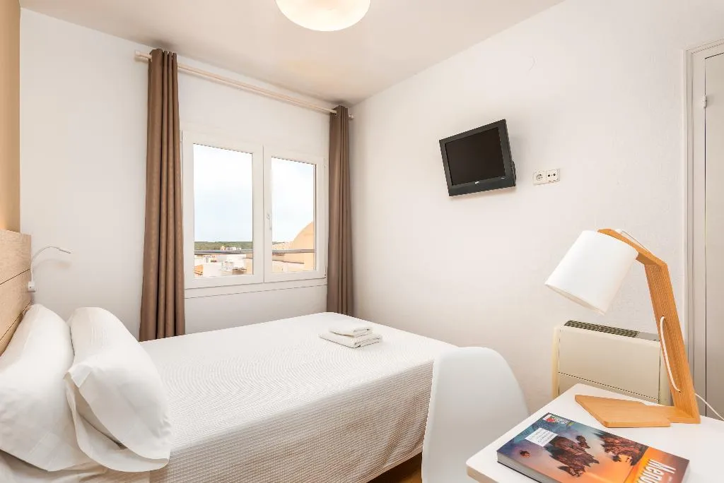 SINGLE STANDARD Room, Hostal JUME - URBAN ROOMS, Menorca
