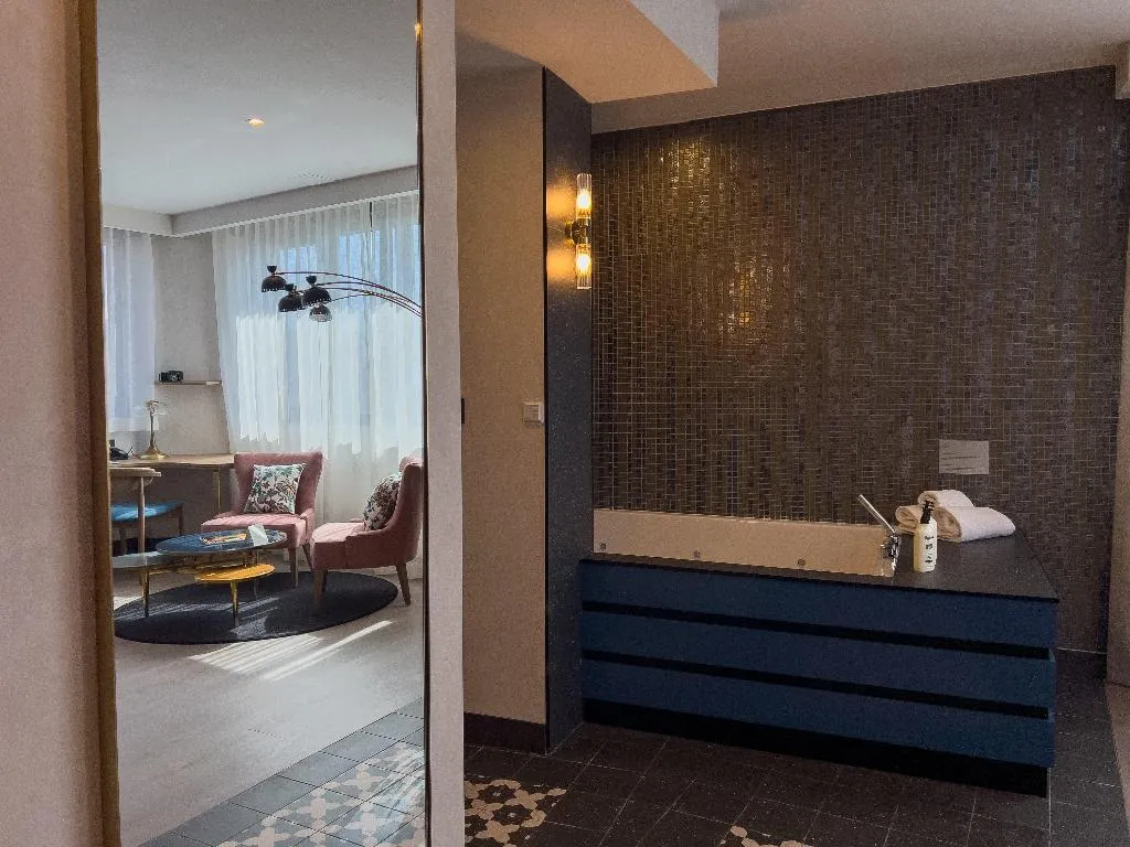 SUITE WITH VIEWS Room, Hotel Indigo Madrid - Gran Via, Madrid