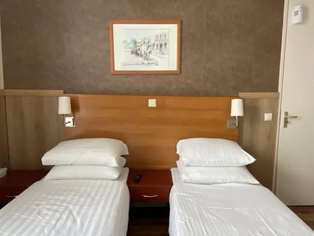TWIN STANDARD Room, Hotel Isis, Amsterdam