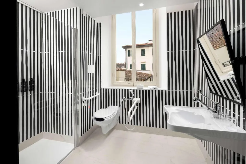 Double or Twin Accessible-Queen Size Bed Room, Anglo American Hotel Florence, Curio Collection, Florence