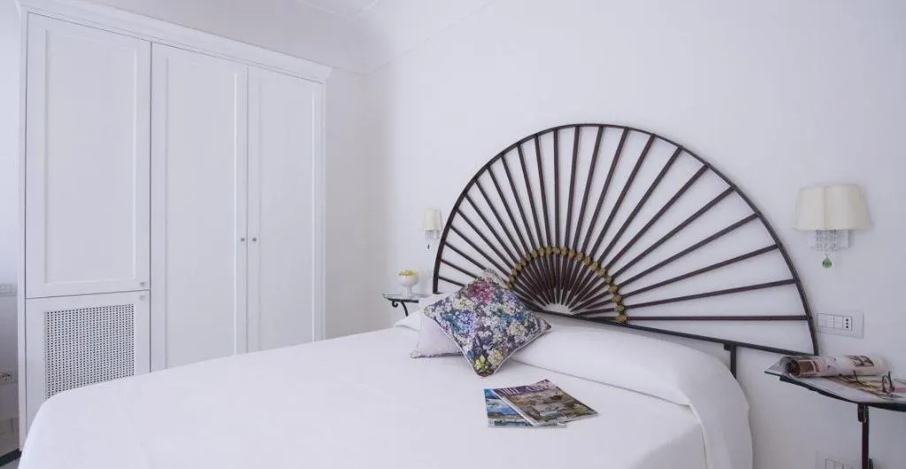 Room, La Valle Delle Ferriere, Naples