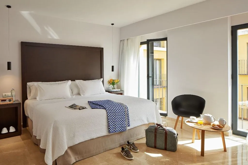 DOUBLE SUPERIOR QUEEN BED Room, Rey Alfonso X, Seville