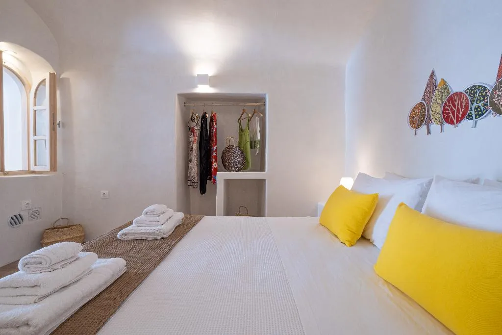 APARTMENT ONE BEDROOM ONE BATHROOM Room, White Orchid Cave House & Studio, Santorini