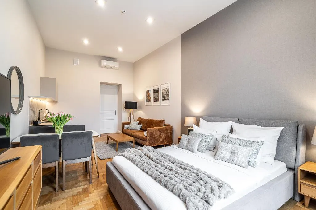 STUDIO SUPERIOR CITY VIEW Room, Venetian House Market Square Aparthotel, Krakow