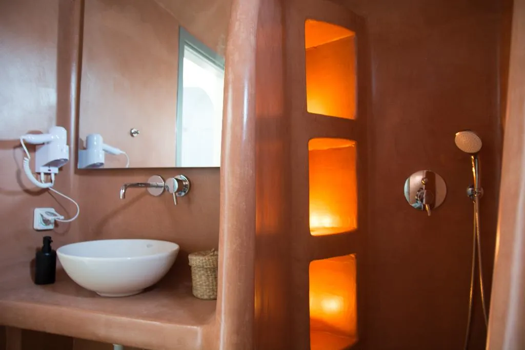 SUITE WITH JACUZZI Room, Amphitrite Suites Santorini, Santorini