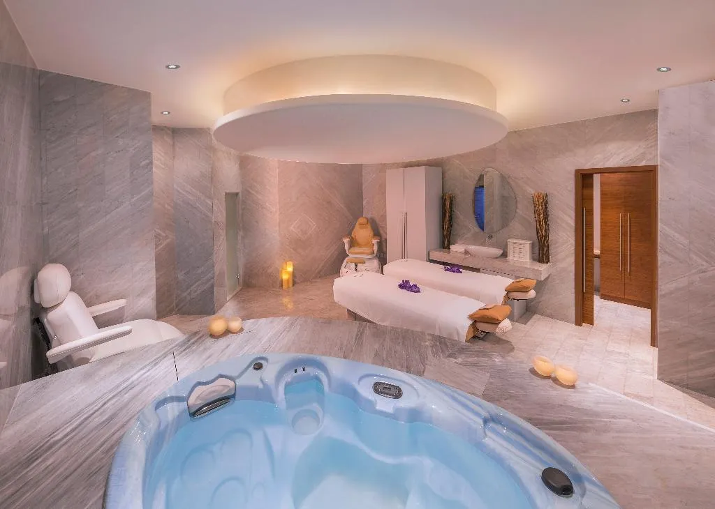 Sports and Entertainment, The Retreat Palm Dubai MGallery by Sofitel, Dubai
