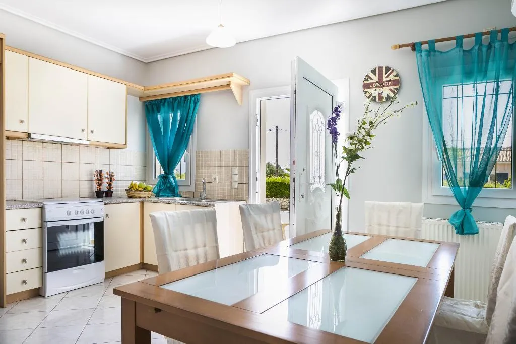APARTMENT CAPACITY 4 Room, Evi's Garden, Kefallinia