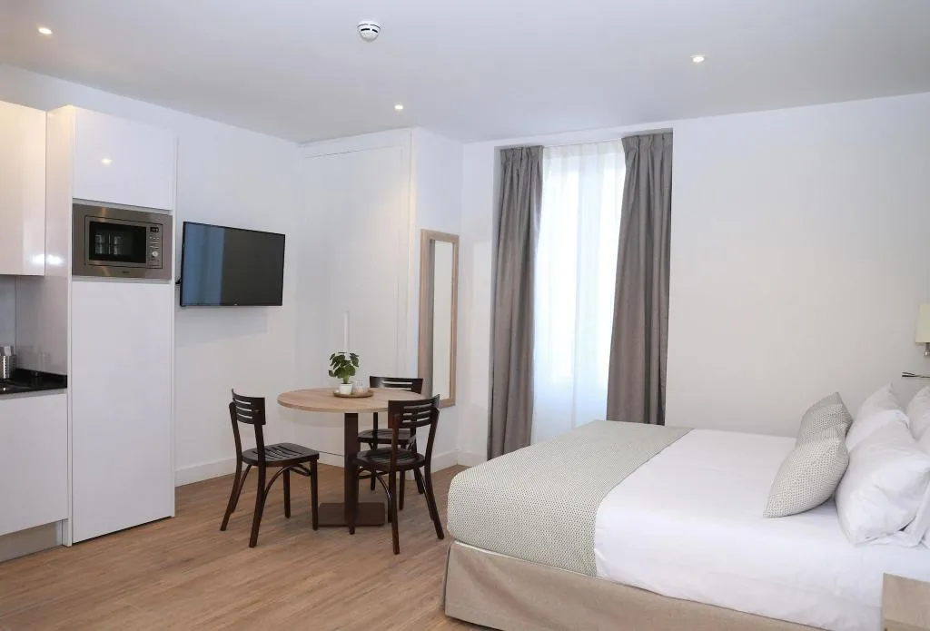 STUDIO TWO BEDS Room, New Point Madrid Opera, Madrid