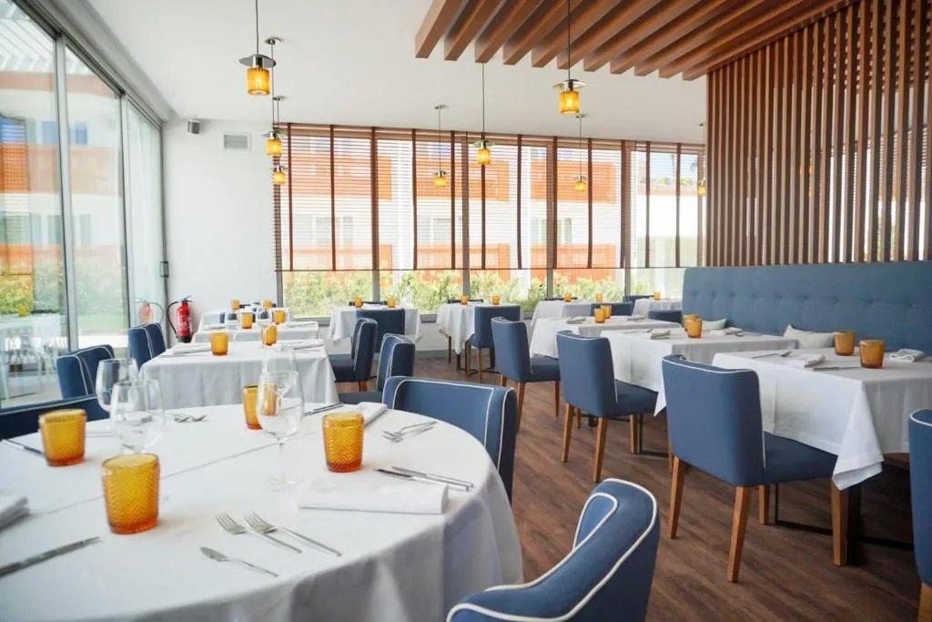 Restaurant, Malibu Foz – La Maison Younan, Porto