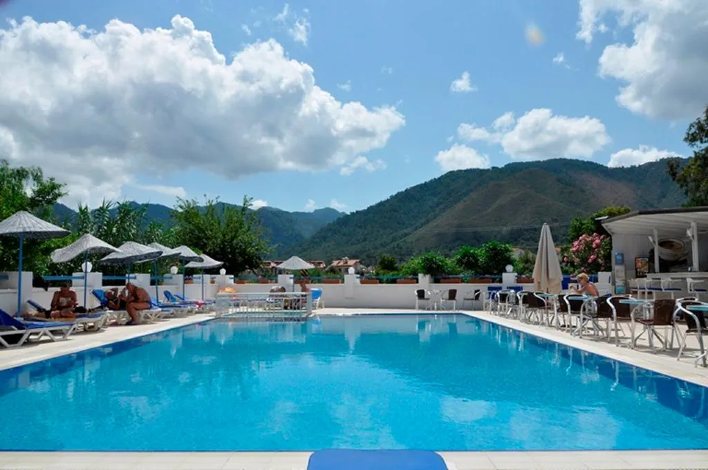 Terrace, Munamar Park, Dalaman