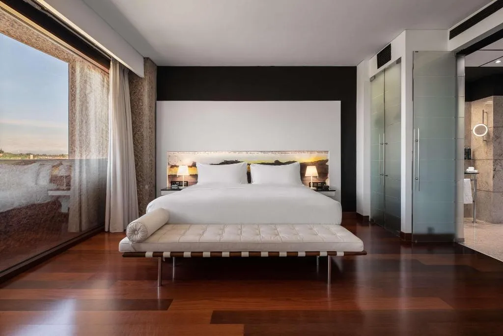 FAMILY ROOM KING SIZE BED Room, Hilton Madrid Airport, Madrid