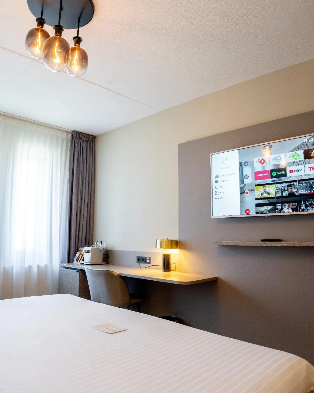 DOUBLE SUPERIOR KING BED Room, HOTEL ALKMAAR Bar & Restaurant Meeting & Events, Amsterdam