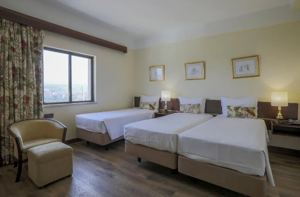 TRIPLE STANDARD Room, D. Luis - Coimbra, Porto