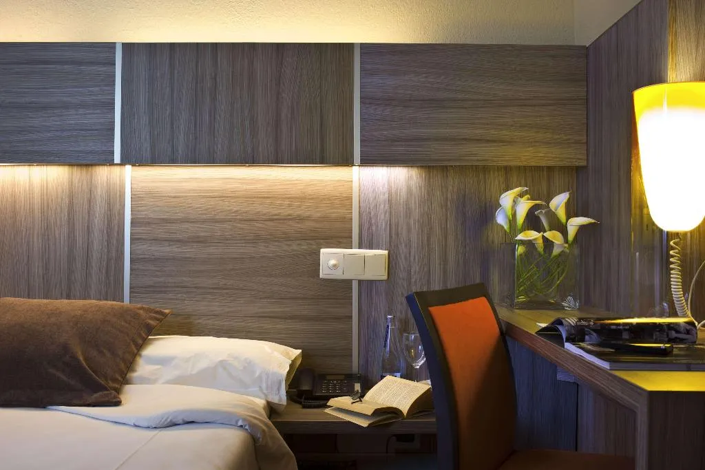 Room, Serrano, Madrid