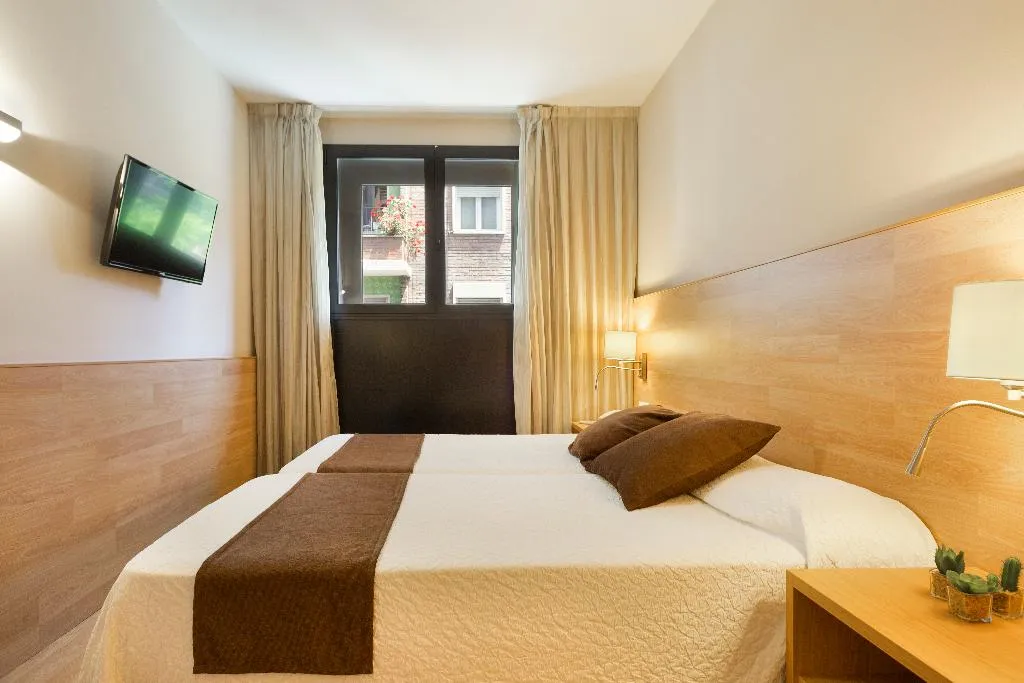 TRIPLE STANDARD Room, Acta Azul, Barcelona