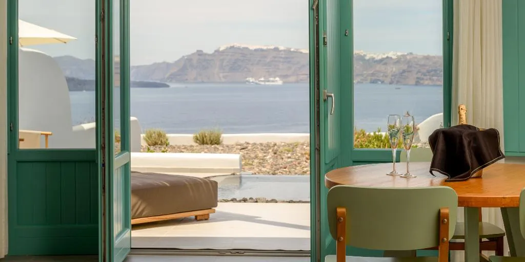 SUITE DELUXE WITH PRIVATE POOL Room, Neptune Luxury Spa Suites, Santorini
