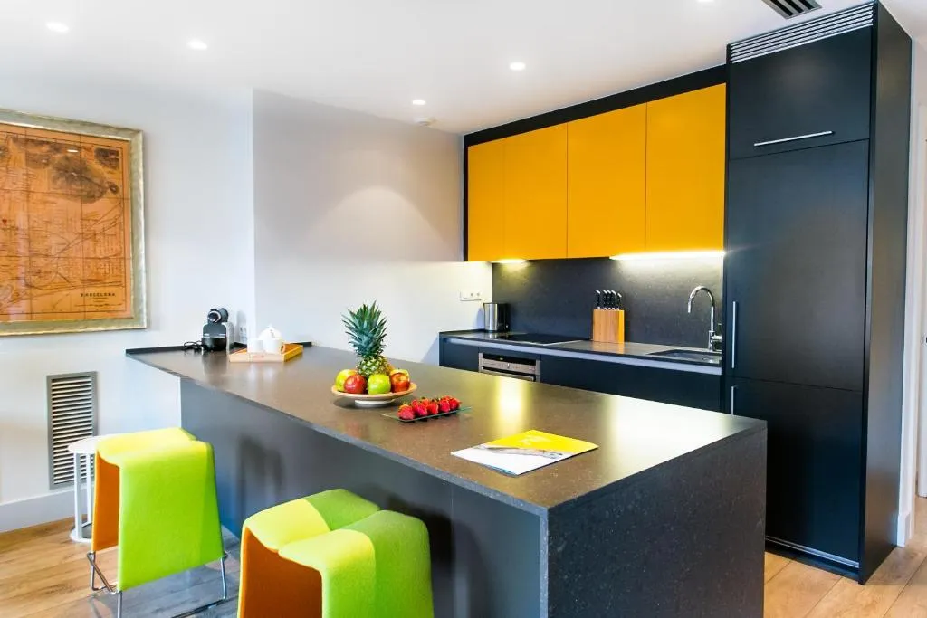 APARTMENT CAPACITY 4 THREE BEDROOM Room, Cosmo Apartments Passeig de Gracia, Barcelona