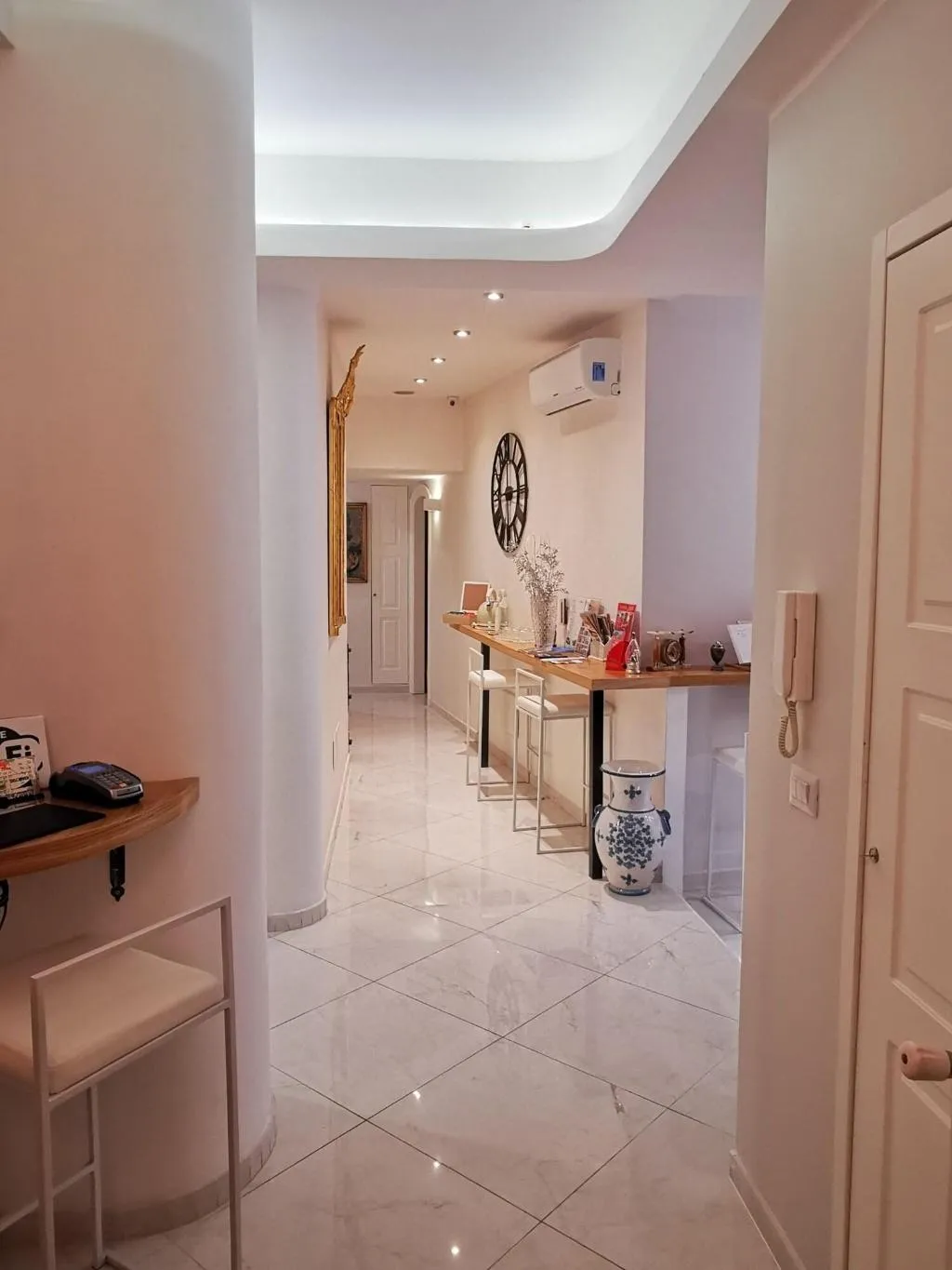 Lobby, Residenza Borbonica, Naples