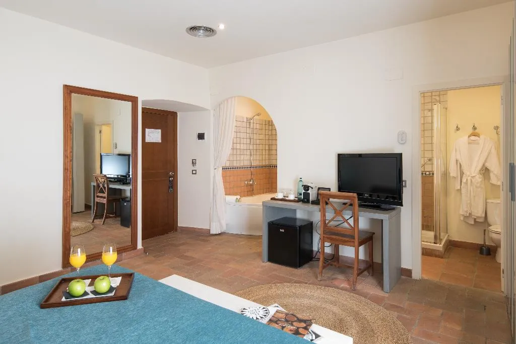 JUNIOR SUITE STANDARD Room, El Convent de Begur, Costa Brava