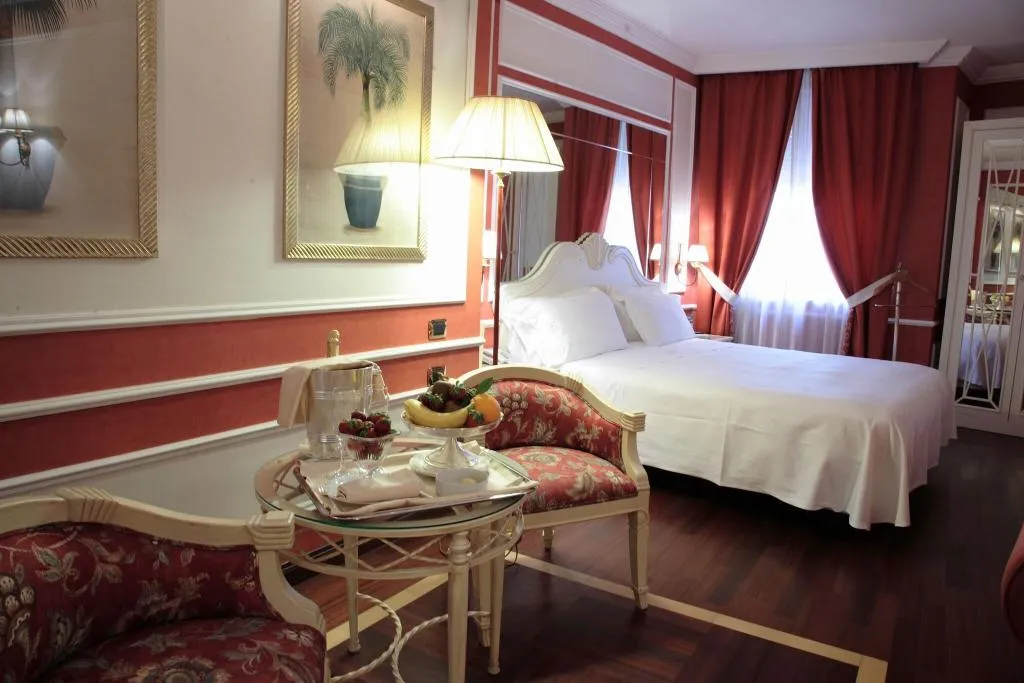 JUNIOR SUITE WITH JACUZZI Room, Palazzo Alabardieri, Naples