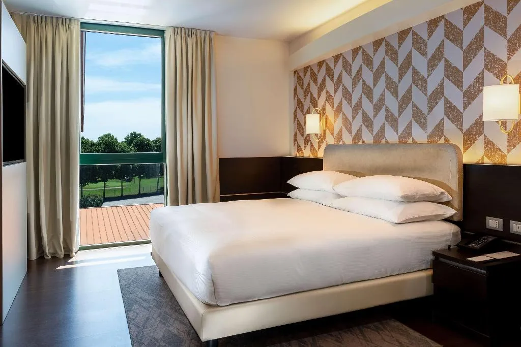 DOUBLE DELUXE WITH VIEWS Room, Doubletree by Hilton Milan Malpensa Solbiate Olona, Milan