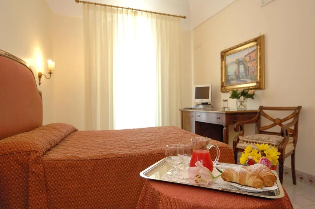 Room, Residenza Del Duca, Naples