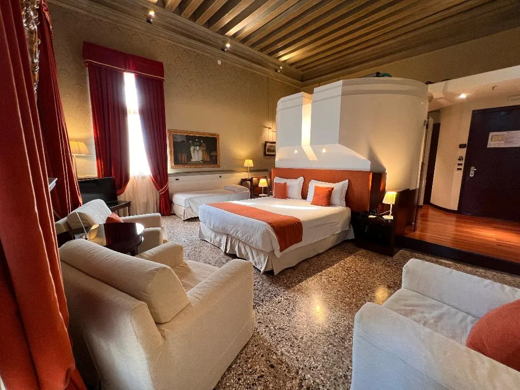 JUNIOR SUITE STANDARD Room, Ruzzini Palace, Venice