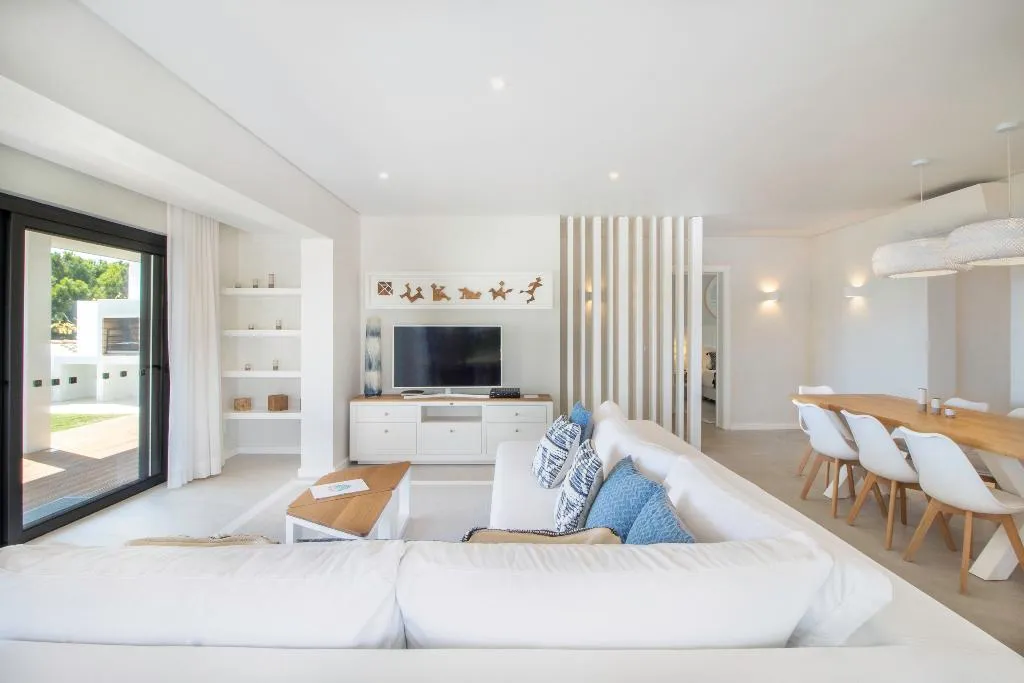 VILLA TWO BEDROOMS Room, Shantivillas, Algarve