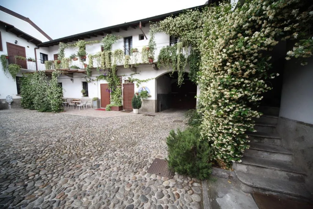 Sports and Entertainment, Antica Corte Milanese, Milan