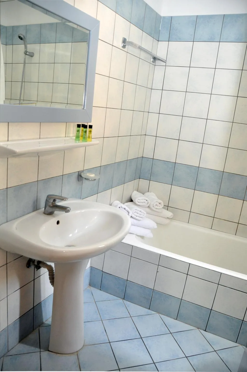 TRIPLE THREE BEDS Room, Koni Village, Crete