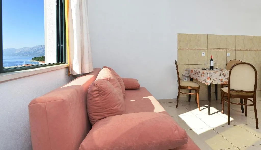 Room, House Topic, Split