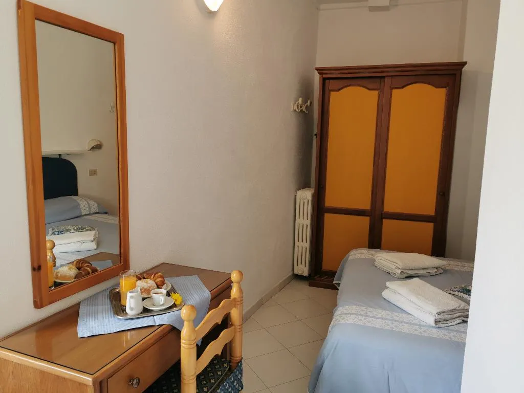 DOUBLE SINGLE USE ONE BED Room, La Maggioressa, Naples