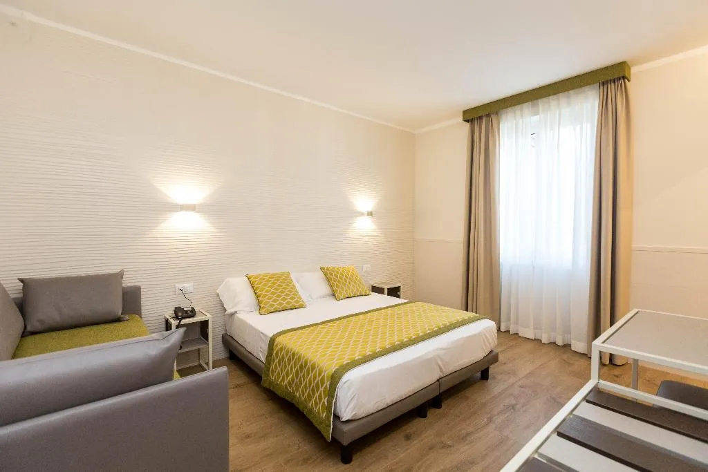 TRIPLE SUPERIOR Room, Marco Polo, Rome