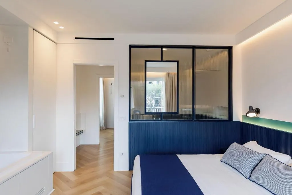 SUITE QUEEN SIZE BED Room, Grand Hotel Cesare Augusto, Naples