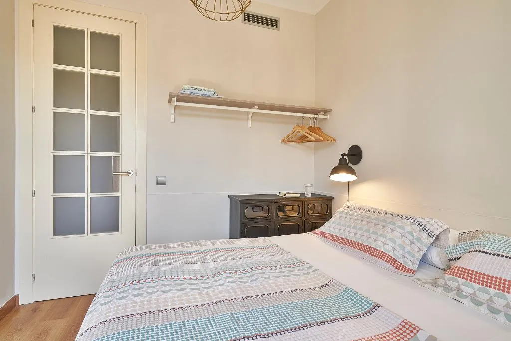 APARTMENT CAPACITY 5 THREE BEDROOM Room, Barcelona Sants Station Apartments, Barcelona
