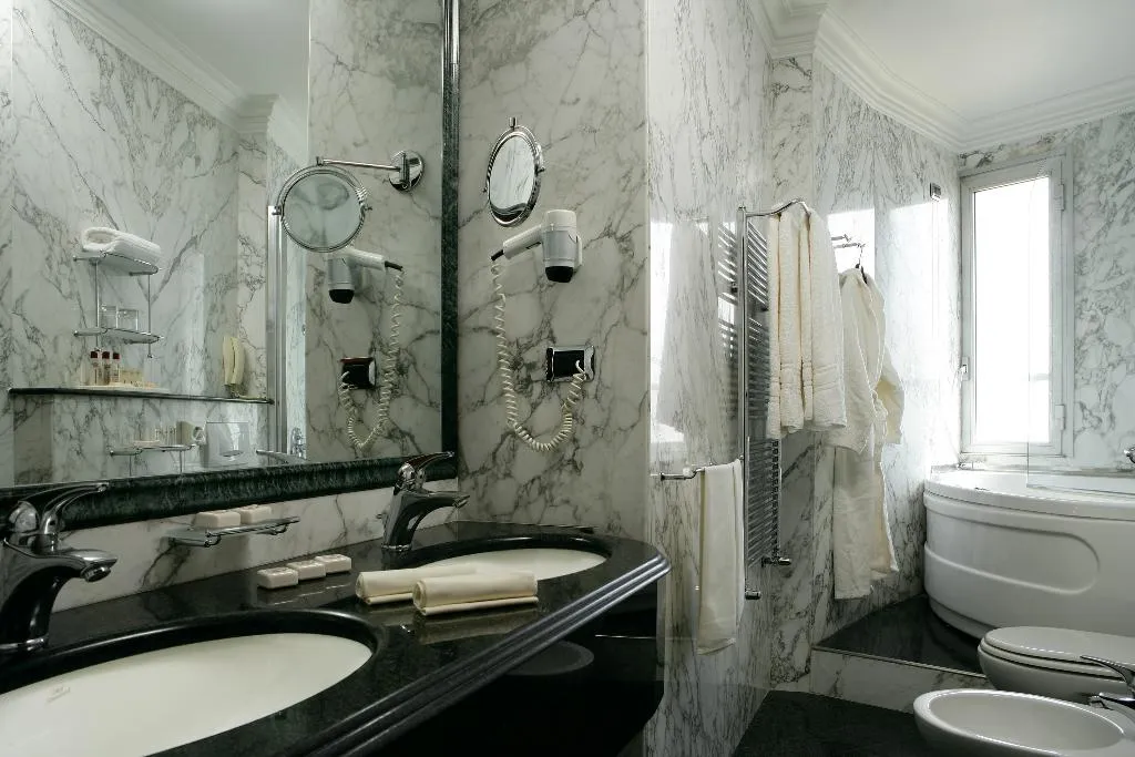 DOUBLE DELUXE Room, Hotel Capitol, Milan