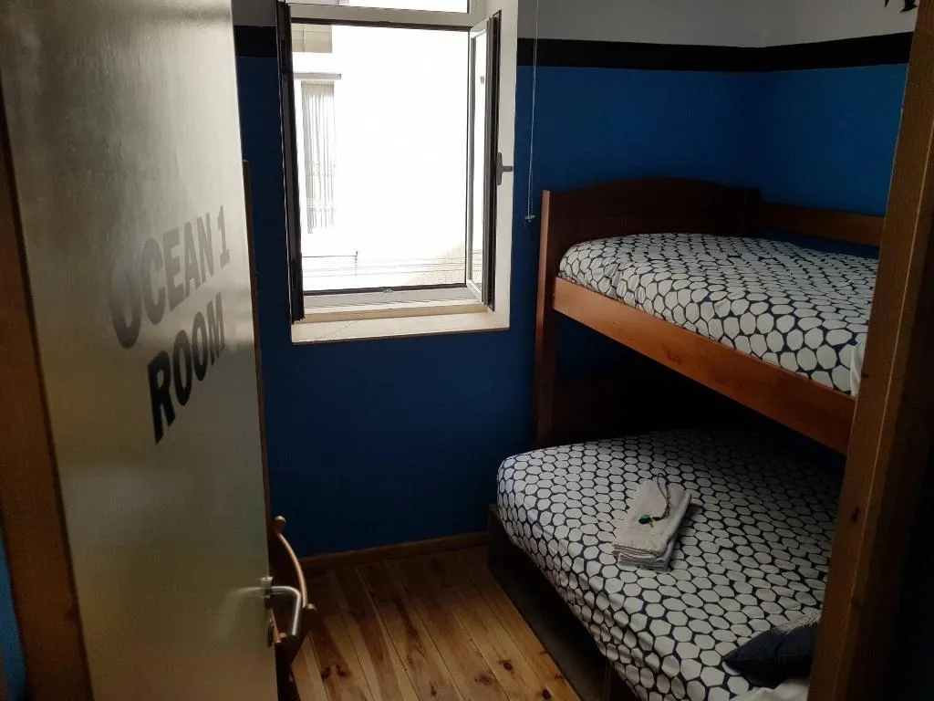 Room, Sardines And Friends, Porto
