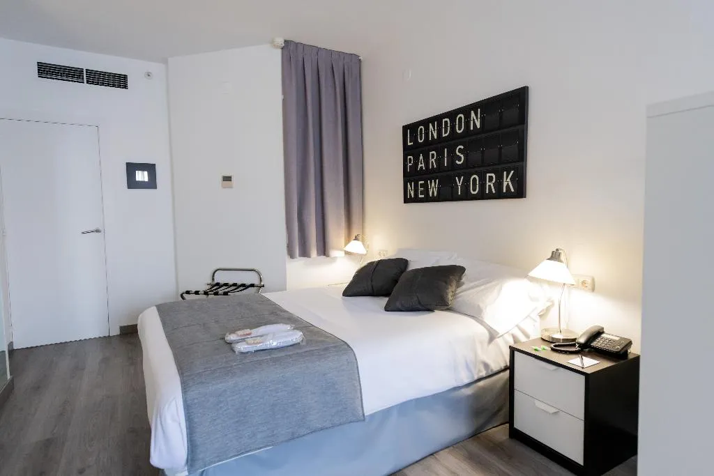 DOUBLE SUPERIOR Room, Aparthotel Atenea Calabria, Barcelona