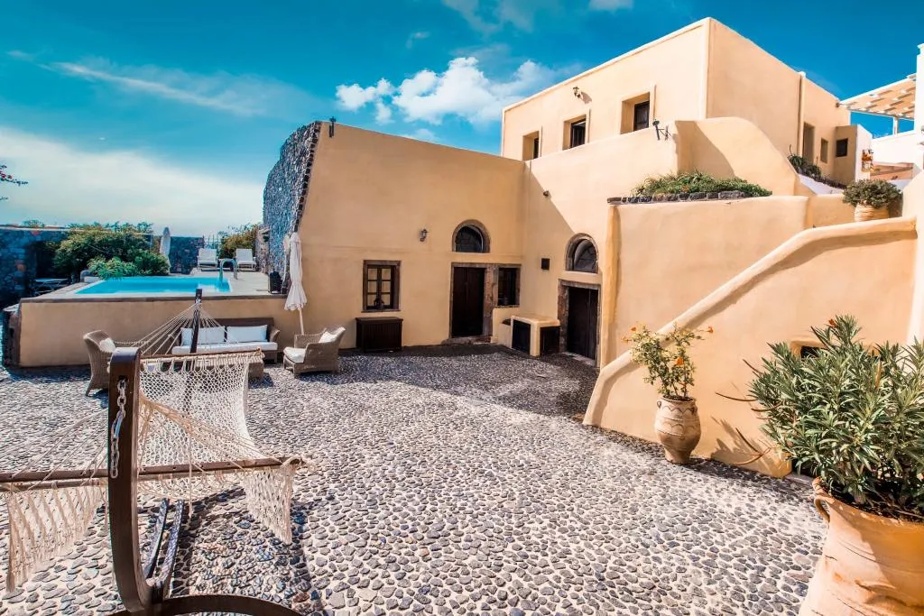 VILLA THREE BEDROOMS WITH PRIVATE POOL Room, Santorini Heritage Villas & Mansions, Santorini