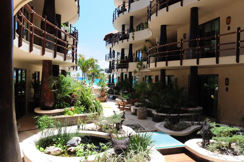General view, El Taj Ocean Front and Beachside Condo Hotel, Playa Del Carmen