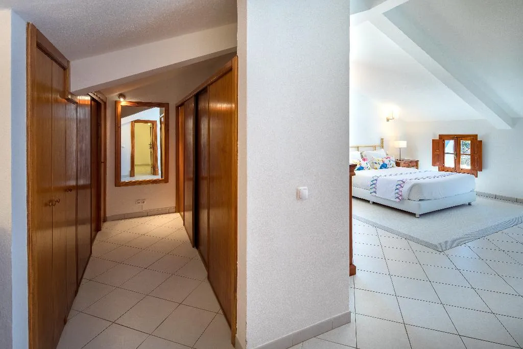 VILLA THREE BEDROOMS Room, Shantivillas, Algarve