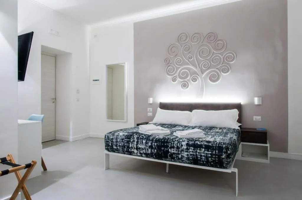Room, Dada Suite, Naples