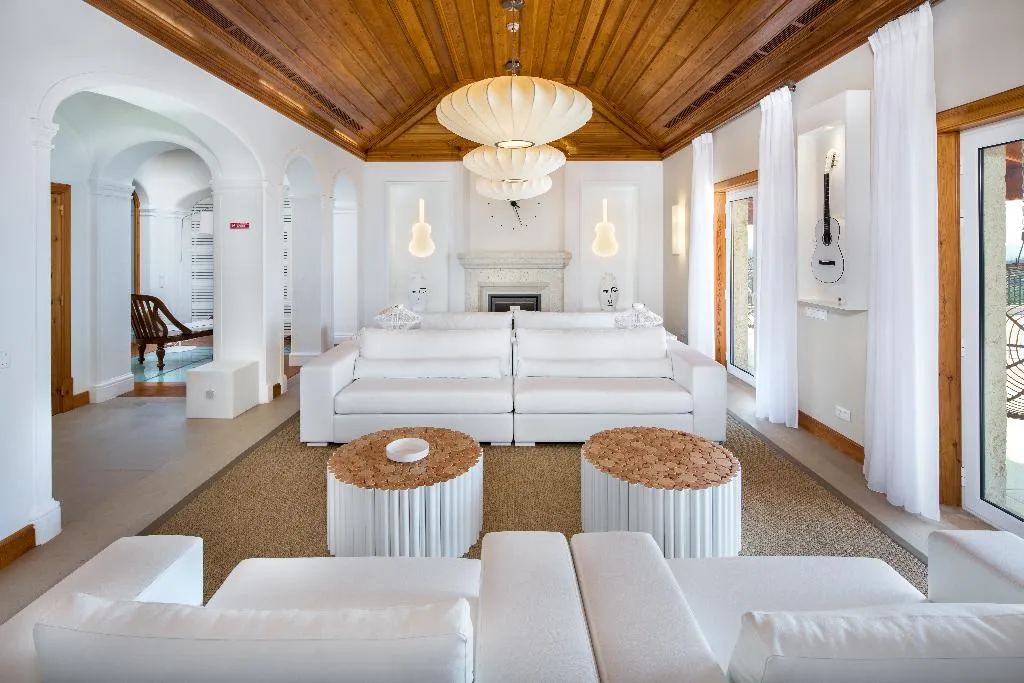 VILLA SEVEN BEDROOMS WITH PRIVATE POOL Room, Shantivillas, Algarve